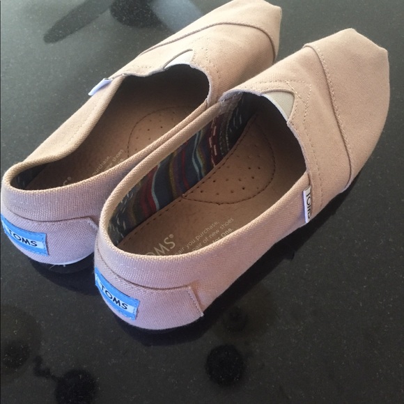 ladies toms size 6